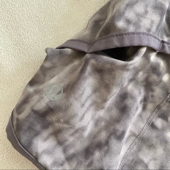 Lululemon Grey Patterned Speed Shorts - Picture 5 of 8